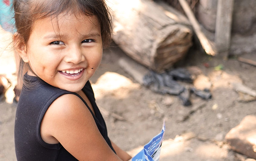 A Salvadoran girl holds FMSC food