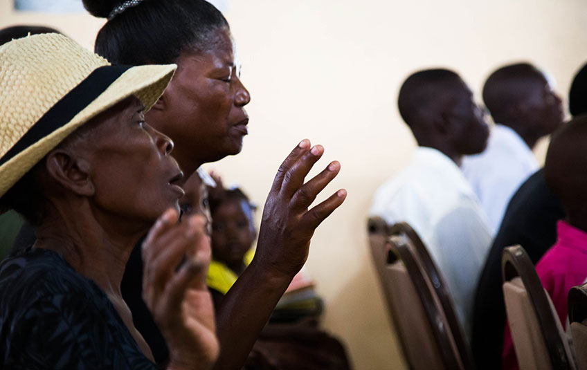 people praying