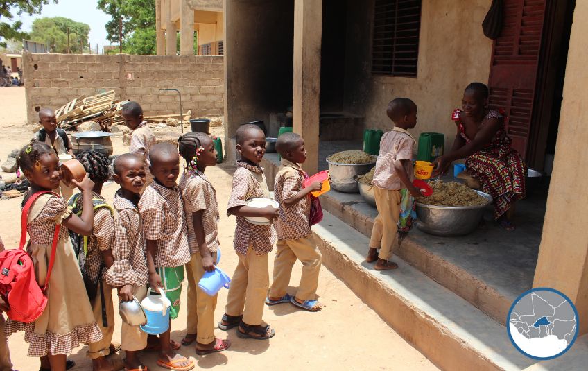 Kids in Burkina Faso receiving FMSC meals.