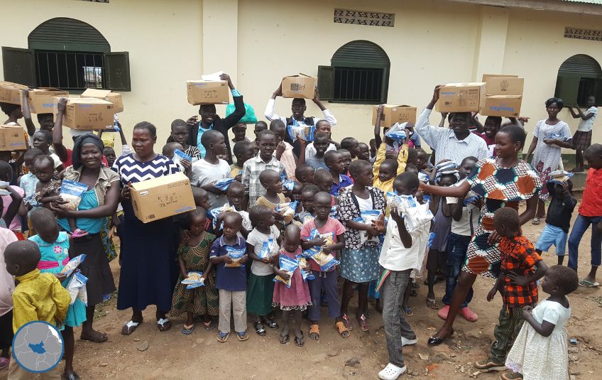 Children and adults in South Sudan receiving FMSC food.