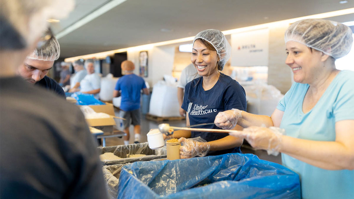 volunteers packing meals at FMSC packing event at Target Field